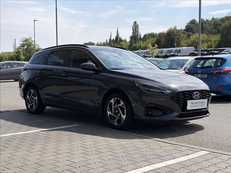 Hyundai i30 1,0 T-GDI DCT  WG FL Style - fotka 4 z 25