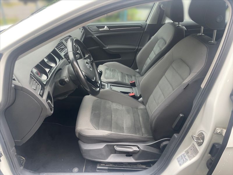 Volkswagen Golf 1,5 TSI Evo Highline - fotka 7 z 11