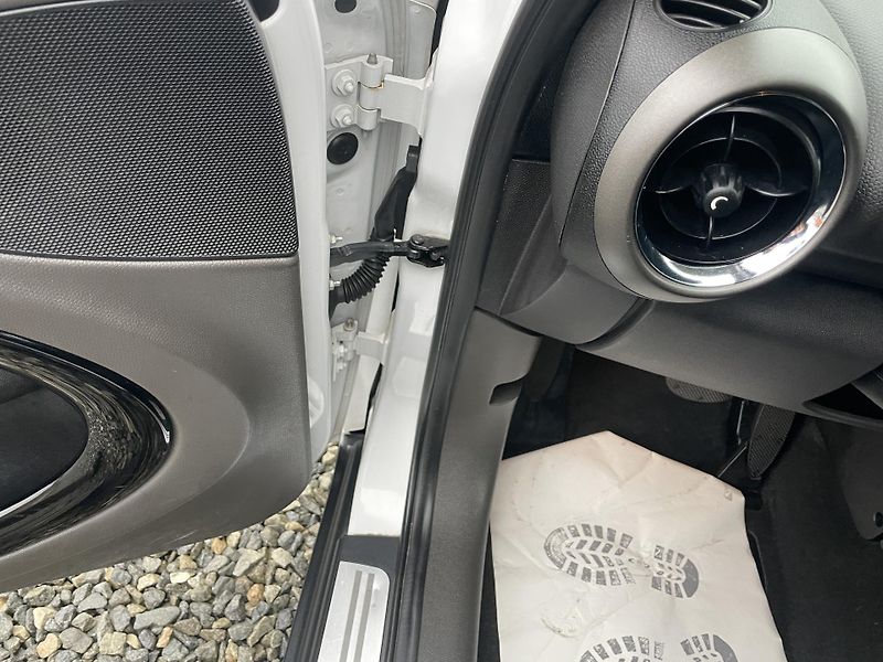 Mini Countryman 2.0SD 110PS COOPER D AUTOMAT!! - fotka 98 z 189