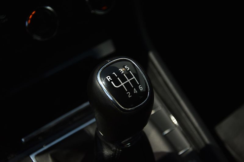Škoda Superb 2.0TDI STYLE TAŽNÉ 1.MAJ. ČR - fotka 18 z 27