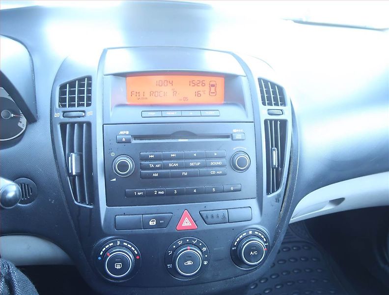 Kia Ceed (2009) 1.6 CVVT, ČR,1.maj, Serv.kniha - fotka 12 z 14