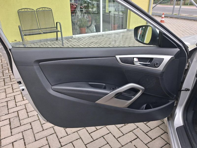 Hyundai Veloster (2011) 1,6GDi SERVISKA GARANCE 2xKOLA - fotka 12 z 43
