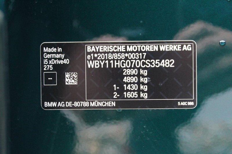 BMW i5 xDrive40 Sedan - fotka 27 z 27