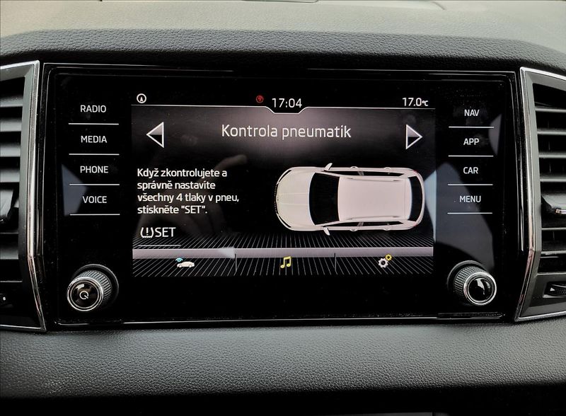 Škoda Karoq 1,6 tdi,navi,výhřev,klima,alu - fotka 30 z 50