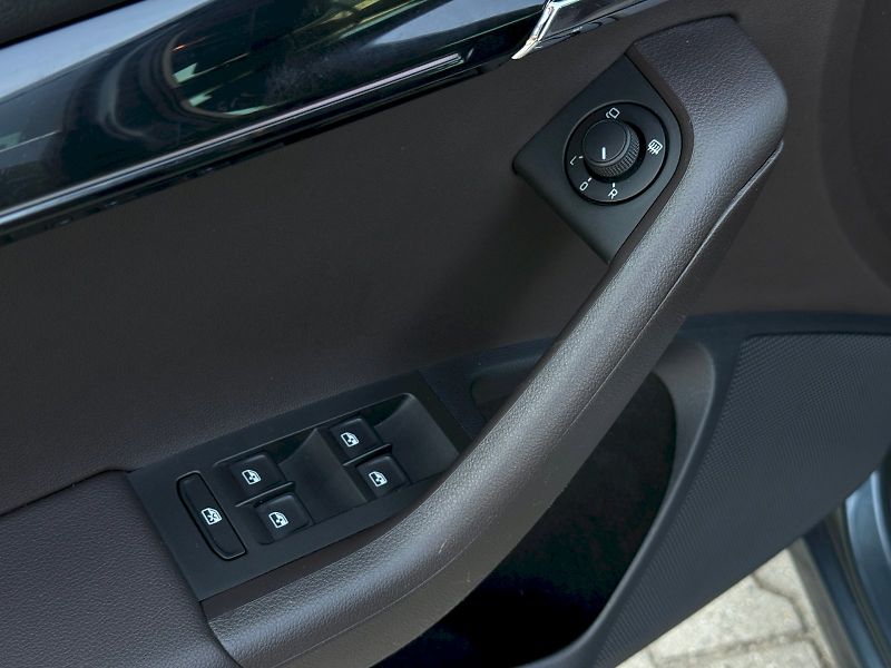 Škoda Octavia (2018) Combi 1.4 TSI 110 kW L&K - fotka 7 z 21
