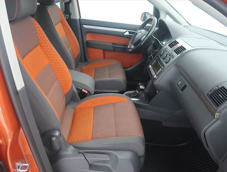 Volkswagen Touran (2007) Cross 2.0 TDI, Automat, 7 míst - fotka 9 z 16