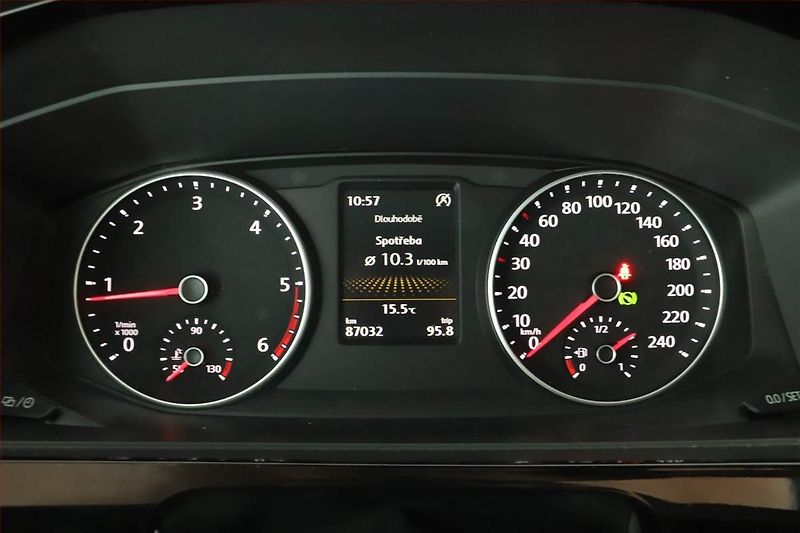 Volkswagen Multivan (2017) Highline 2.0 BiTDI 4Motion, ČR - fotka 9 z 17