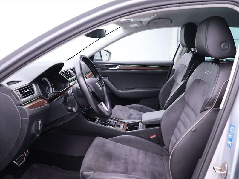 Škoda Superb 2,0 TDI 140kW DSG Scout 4x4 CZ - fotka 11 z 32