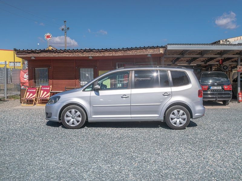 Volkswagen Touran (2014) 1.6TDI 77KW DSG NAVI – 7 SEDAD - fotka 8 z 50