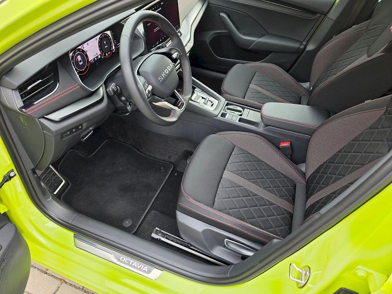 Škoda Octavia (2025) 2,0TSI 195KW DSG RS - fotka 22 z 33