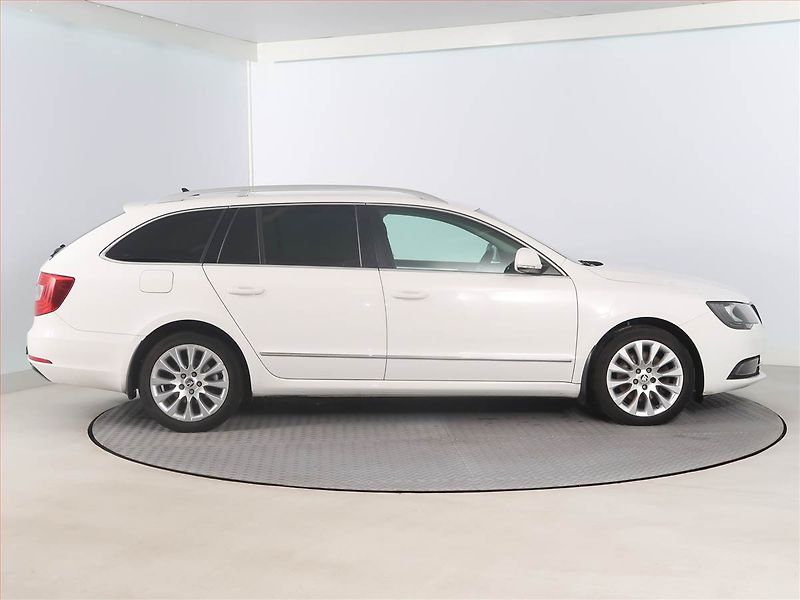 Škoda Superb (2014) 2.0 TDI, Automat, Bi-Xenony - fotka 6 z 18