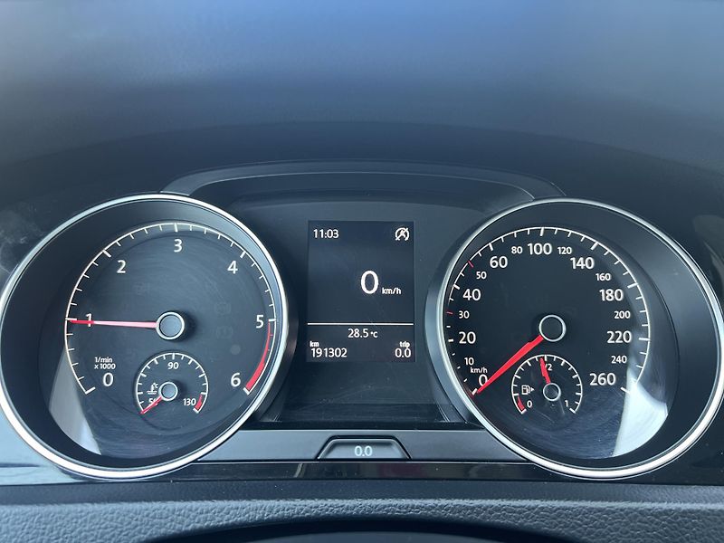 Volkswagen Golf Highline 1.6TDi 77kw DSG ALU - fotka 18 z 48