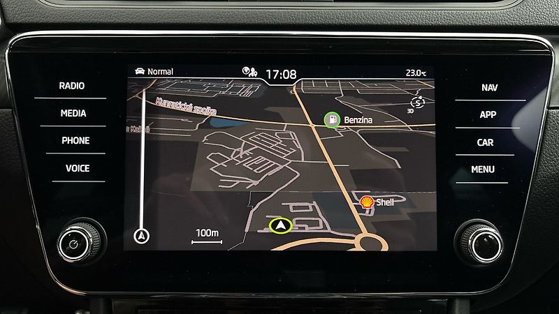 Škoda Superb 1.5 TSI Sportline Combi - fotka 29 z 30