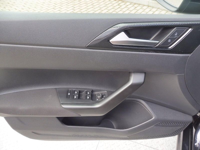 Volkswagen Taigo (2022) Life 1,0 TSI 81kW - fotka 17 z 26