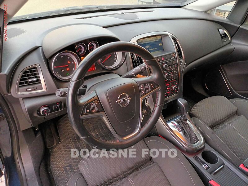 Opel Astra (2012) 2.0CDTi Sports Tourer, AT - fotka 3 z 3