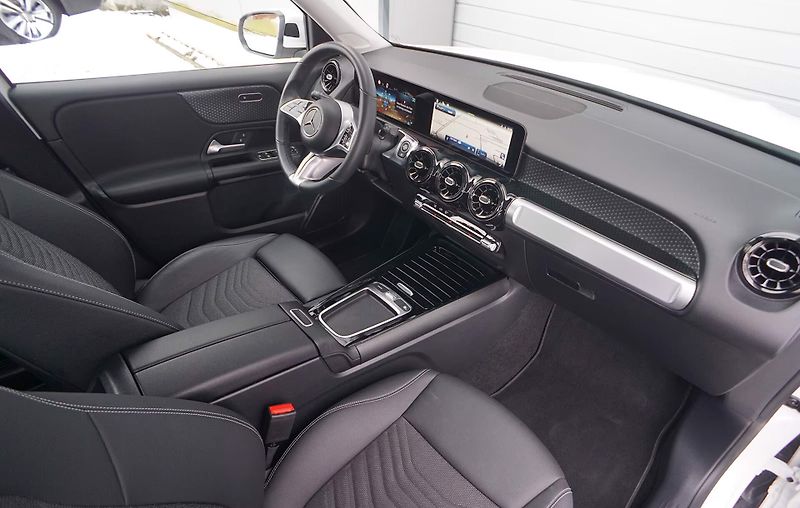 Mercedes-Benz GLB 220 4MATIC Kamera LED Asist - fotka 6 z 8
