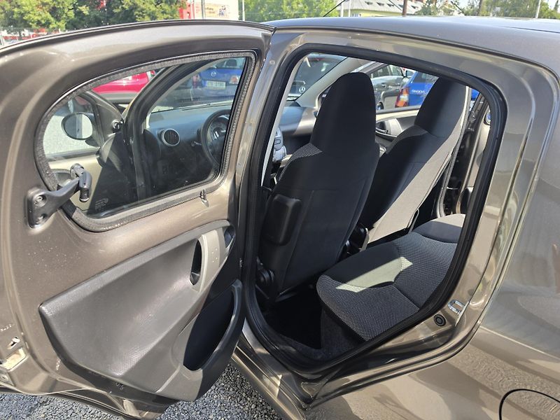 Toyota Aygo 1.0 i Navigace  Vyhřev sedadel - fotka 7 z 15