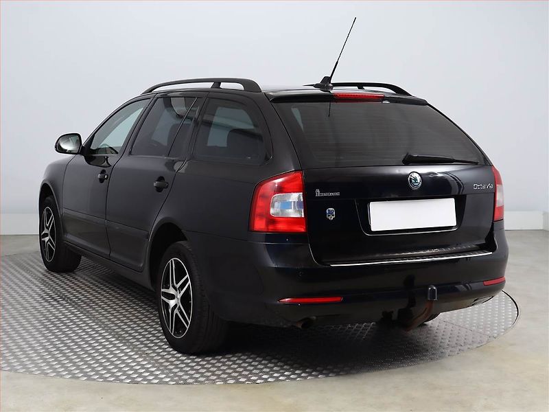 Škoda Octavia (2010) 1.6 TDI, Xenony, Tempomat - fotka 4 z 15