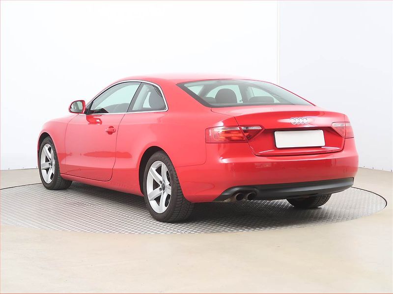 Audi A5 (2009) 2.0 TFSI, Xenony - fotka 4 z 14