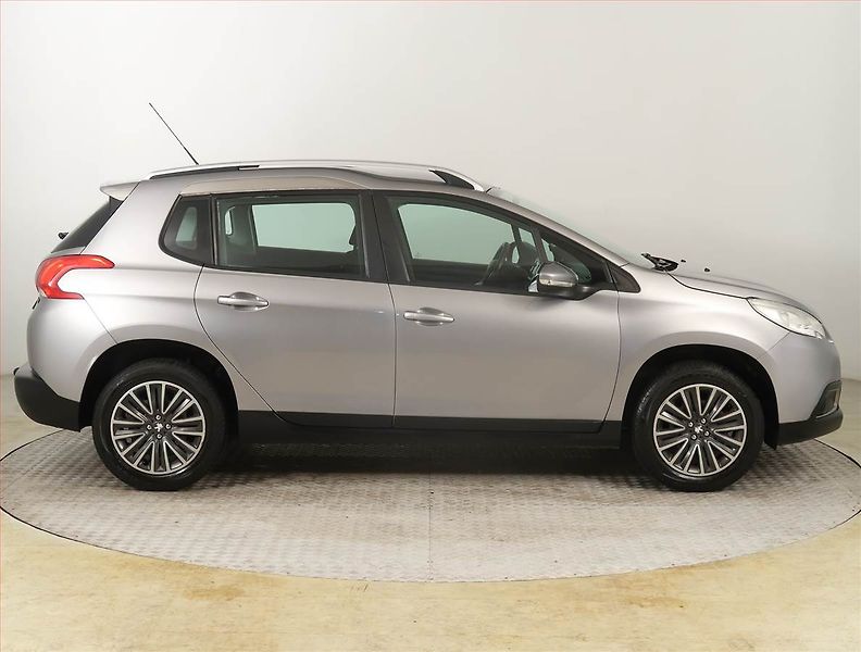 Peugeot 2008 (2014) 1.2 PureTech, Tempomat - fotka 6 z 16