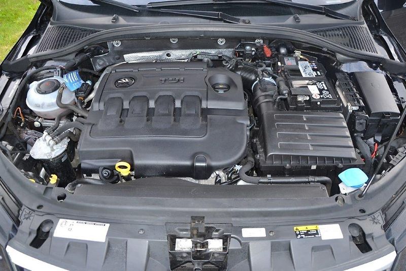 Škoda Octavia combi4x4 110 kW DSG Black line - fotka 39 z 42