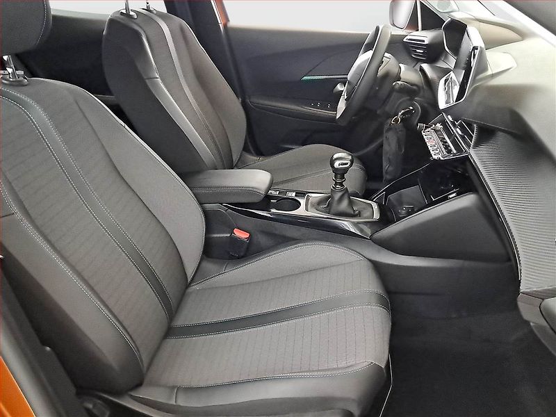 Peugeot 2008 (2022) 1.2 PureTech, ČR,1.maj - fotka 9 z 17