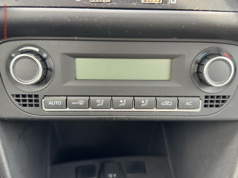 Volkswagen Polo (2011) 1.4 i, AC, temp - fotka 15 z 19