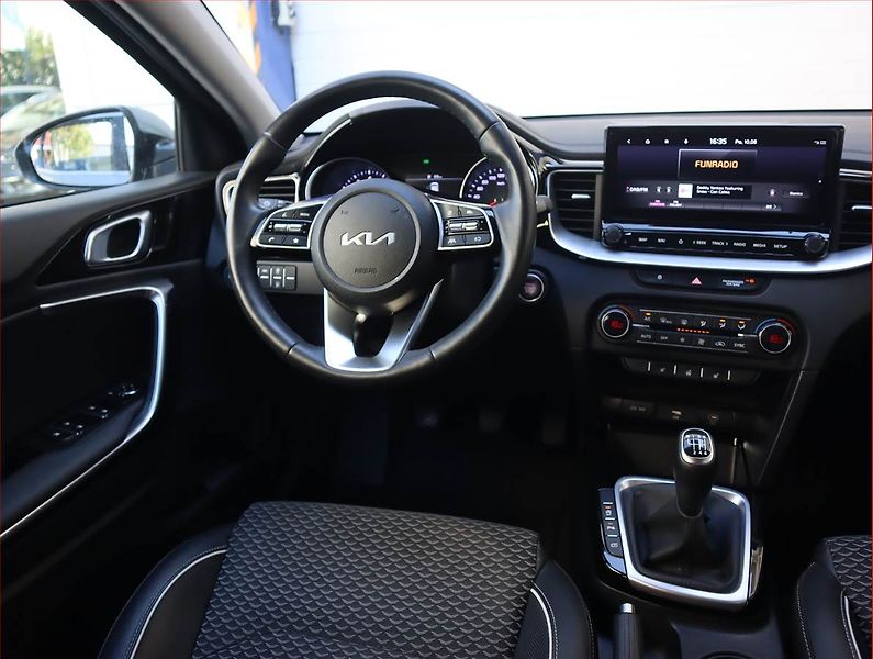 Kia Ceed (2023) 1.5 T-GDI, Serv.kniha, Navi - fotka 7 z 22