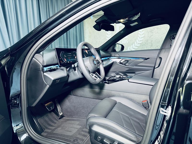 BMW Řada 5 (2025) 520i*ZÁRUKA*TAŽNÉ*HARM&KARDON - fotka 17 z 43