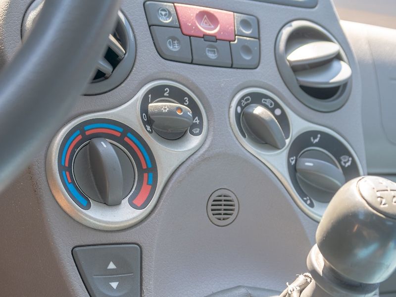 Fiat Panda (2005) 1.2i 44KW SERVO – KLIMA - fotka 19 z 36
