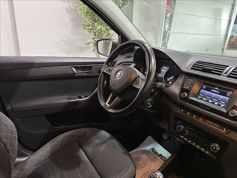 Škoda Fabia 1,2   TSI VÝHŘEV TEMPOMAT - fotka 16 z 26
