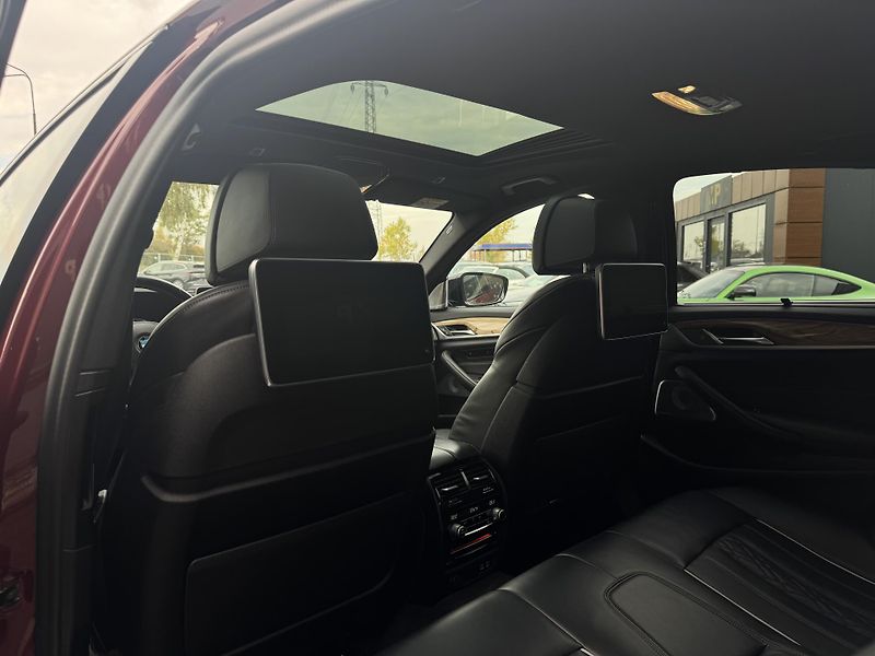 BMW Řada 5 (2021) M550i xDrive Laser, DPH, 1.Maj - fotka 55 z 59