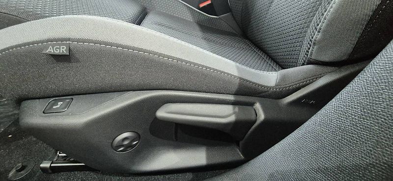 Opel Astra Edition HB 1.2 TURBO (96kW/130 - fotka 12 z 32