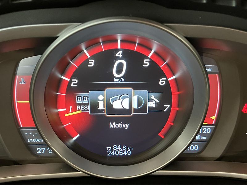 Volvo V40 T3 FWD Momentum MT6 - fotka 25 z 40