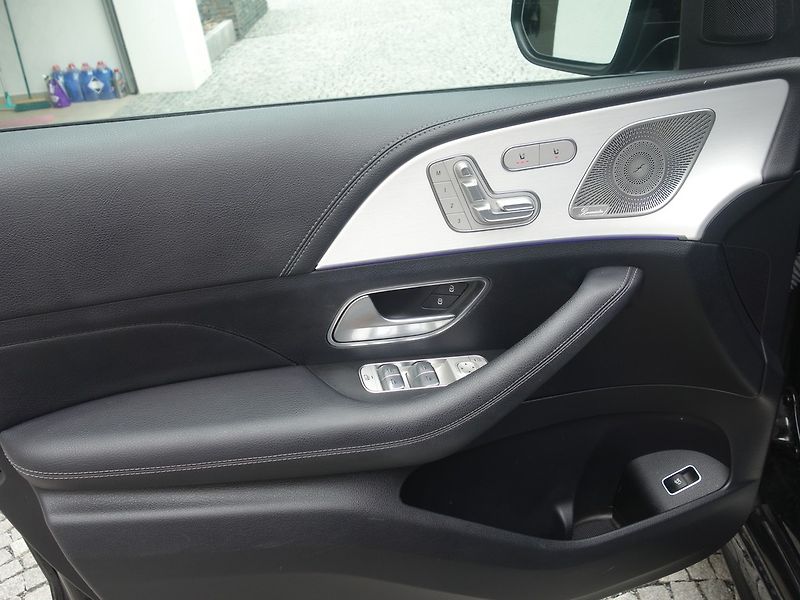 Mercedes-Benz GLE (2021) 400d*4M*AMG*PAN*WEBASTO*TOP*CZ - fotka 39 z 50