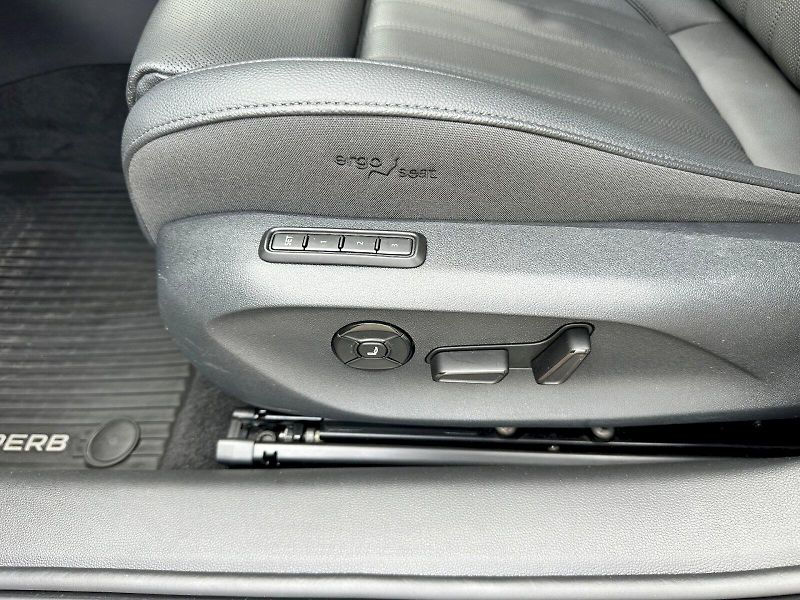 Škoda Superb (2024) 2.0 TDI 142kW 4x4 L&K Combi DS - fotka 9 z 27
