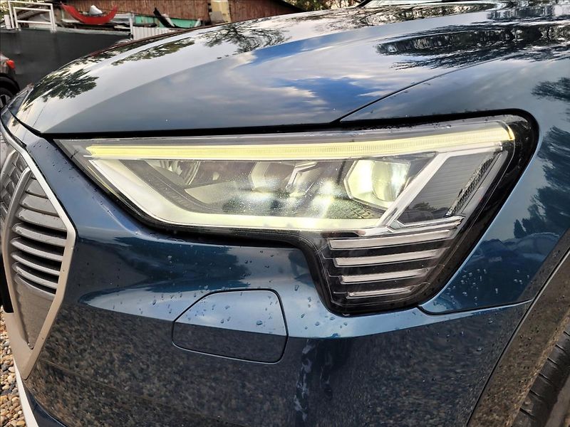 Audi e-tron 0,0 55,95KWH,4x4,SOH 90,6% - fotka 46 z 50