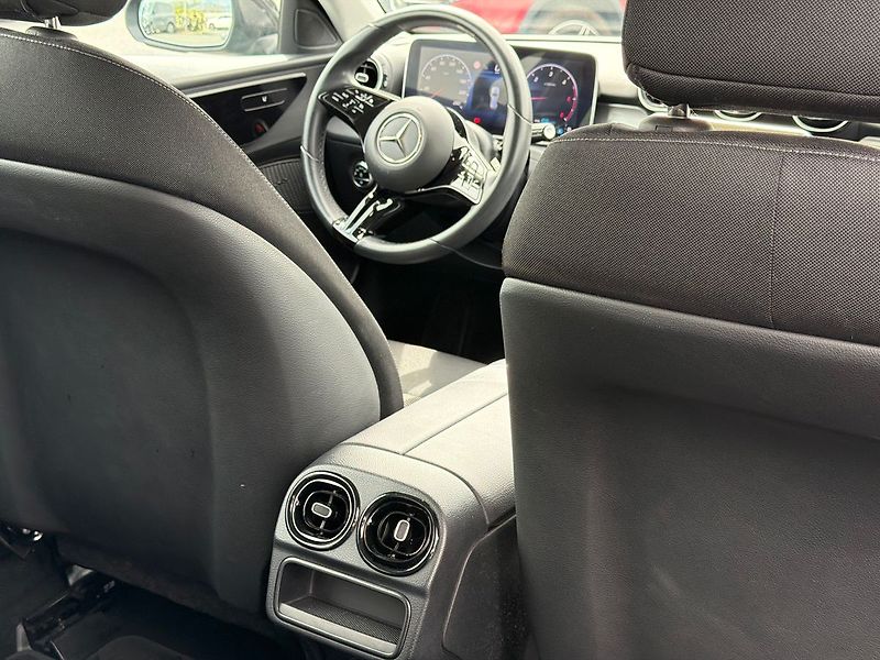 Mercedes-Benz Třídy C 220d Advantage, LED - fotka 28 z 32