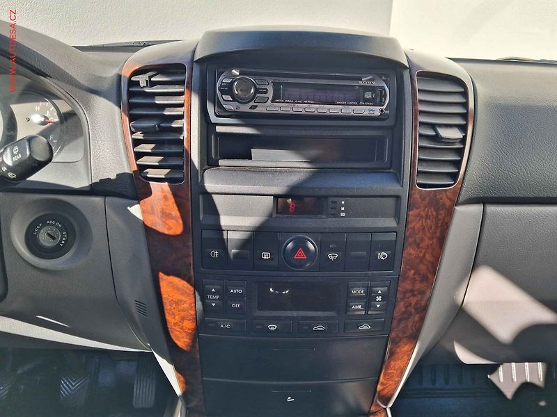 Kia Sorento (2005) 2.5D 4x4, ČR, autoAC, tažné - fotka 12 z 16
