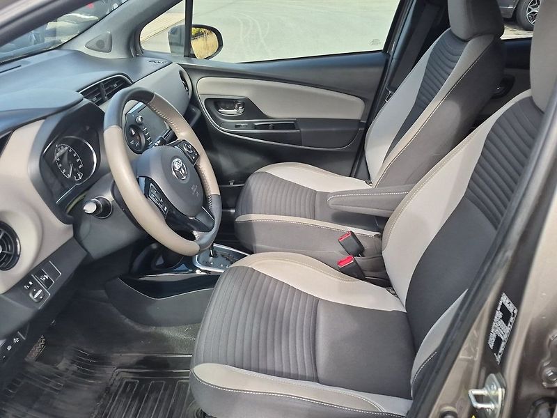 Toyota Yaris Selection Smart 1,5 Hev - fotka 11 z 28