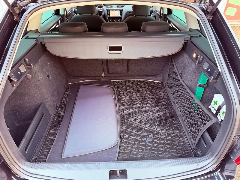 Škoda Octavia 2.0 TDI Style, ČR, Serviska - fotka 10 z 29