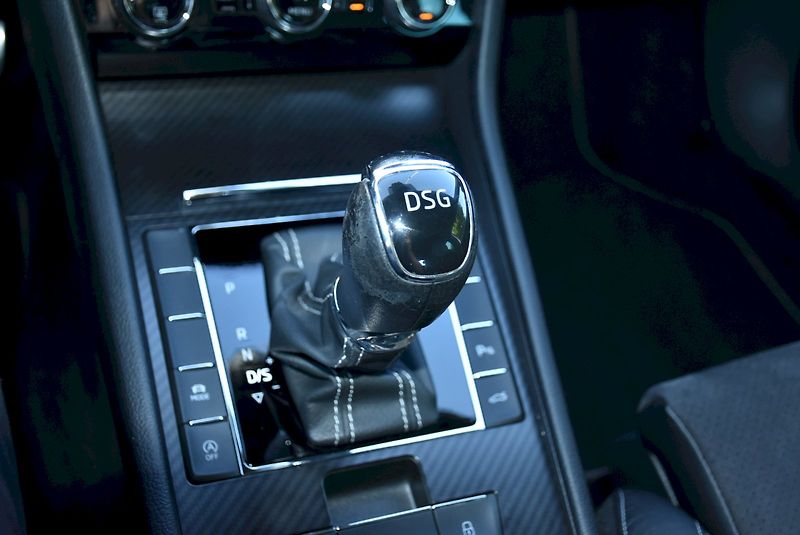 Škoda Superb (2021) Sportline 1.5 TSI DSG - fotka 25 z 35