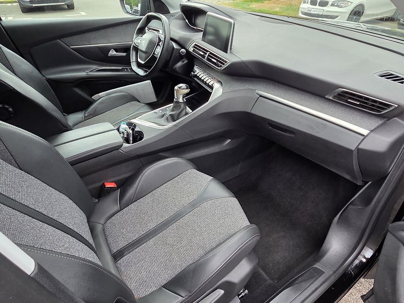 Peugeot 3008 (2019) 1.2 PT 130 ALLURE MAN6 - fotka 11 z 24