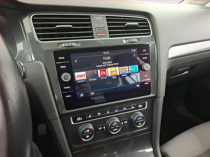 Volkswagen Golf (2018) 1.4 TSI, Tempomat - fotka 12 z 18