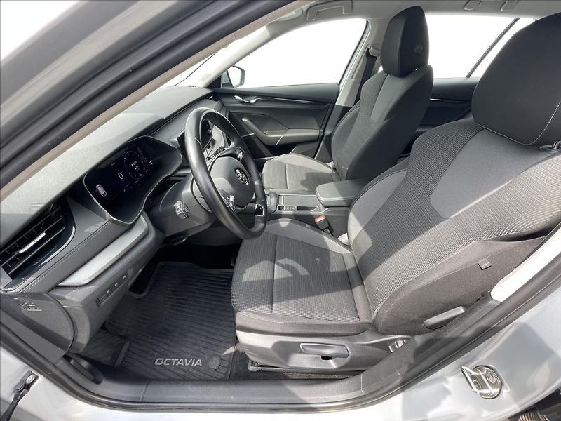 Škoda Octavia 2,0 TDI Combi Ambition Plus - fotka 4 z 21