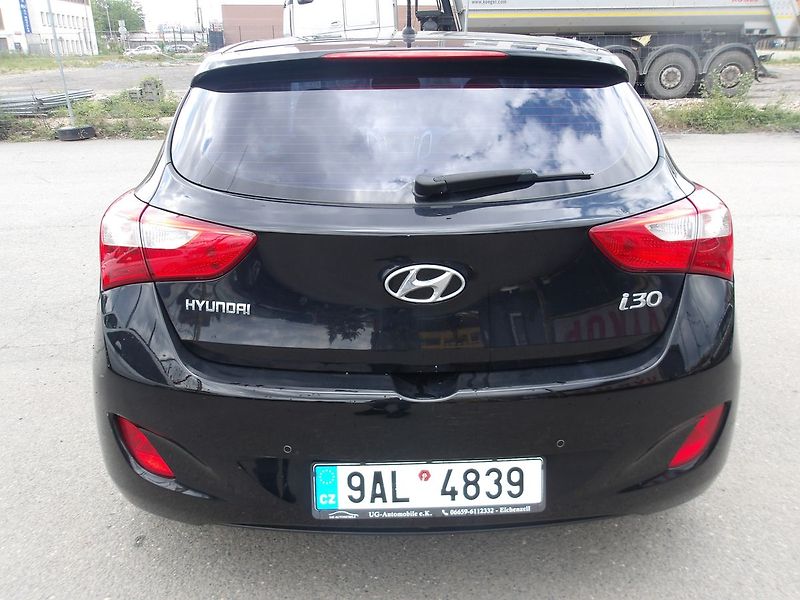 Hyundai i30 1,6CRDi  Automat!! 2 x kola! - fotka 11 z 34