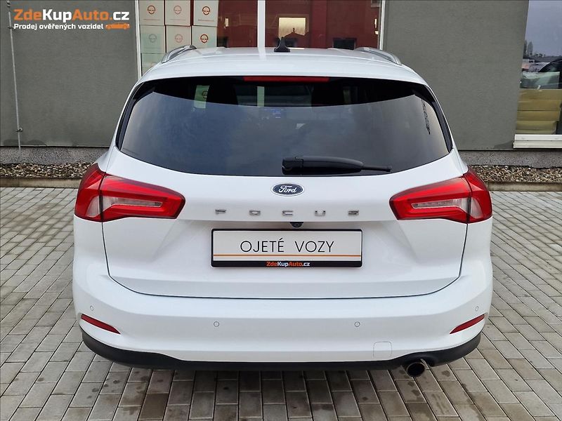 Ford Focus 1.5TDCi 88kW Titanium,ČR,1.Maj - fotka 9 z 48