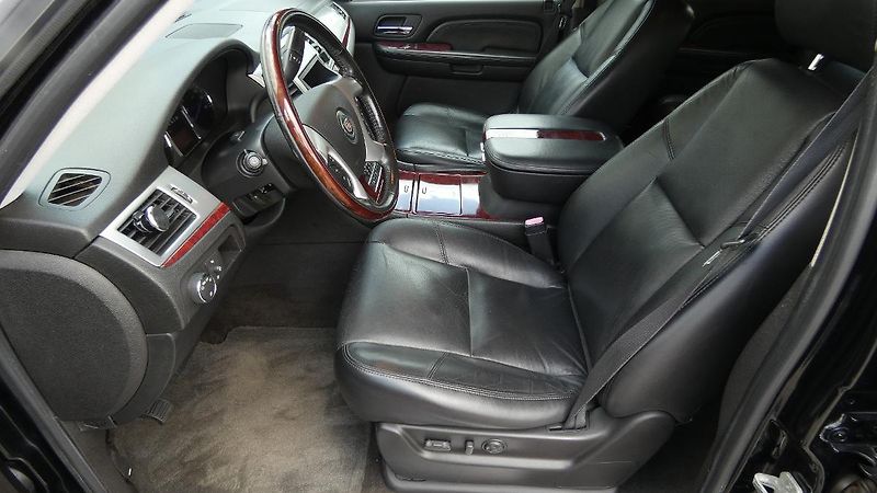 Cadillac Escalade 6,2 V8 301kW - fotka 17 z 23