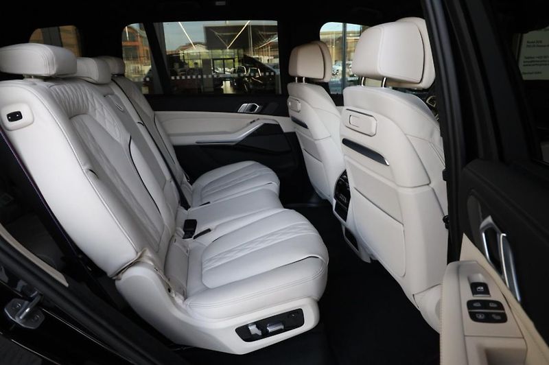 BMW X7 M60i xDrive - fotka 6 z 18