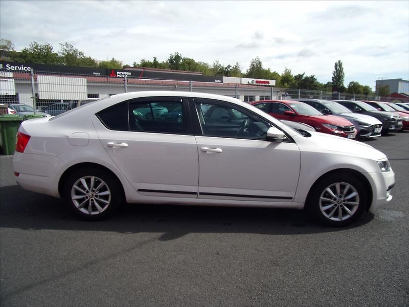 Škoda Octavia 1,6 TDI Ambiente 81kW ČR - fotka 3 z 28